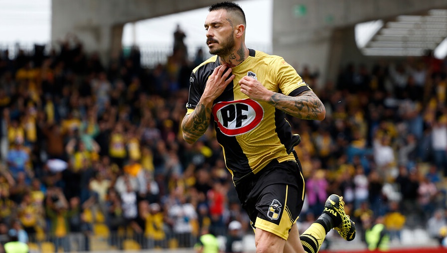 Mauricio Pinilla entrena en su casa con nuevo look: El mohicano no afloja