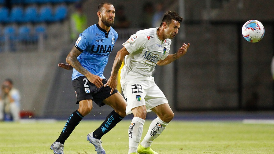 Lucas Aveldaño: Yo hace dos semanas tomé la medida de no saludar de la mano en el club