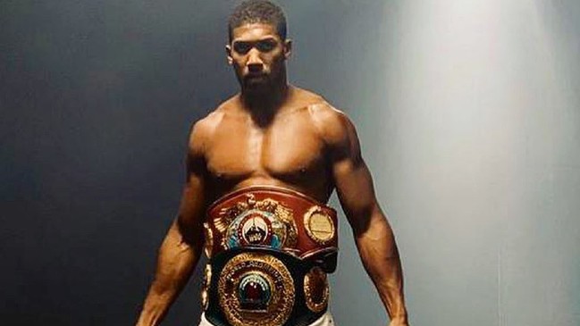 Anthony Joshua se aisló voluntariamente tras reunión con el príncipe Carlos