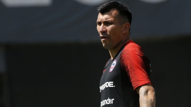 Siempre “cruzado”: Gary Medel entrena durante la cuarentena con la camiseta de la UC