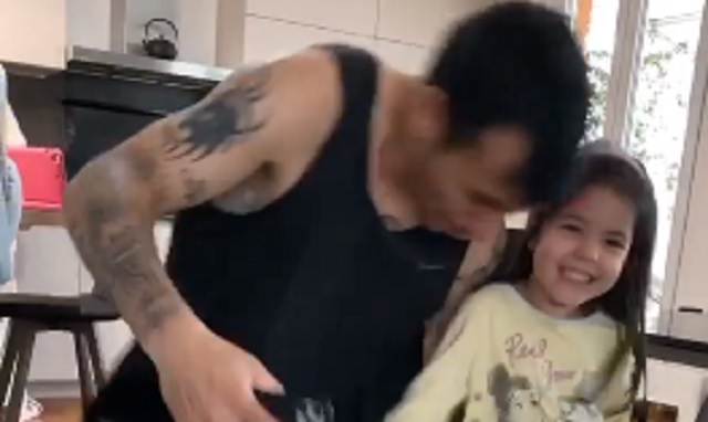 En modo cuarentena: La tierna silla musical de Gary Medel con su pequeña hija