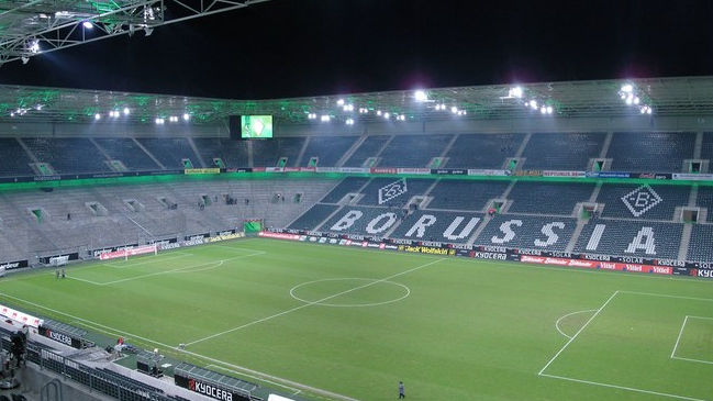 Hinchas del Monchengladbach serán representados en figuras de cartón para alentar al club