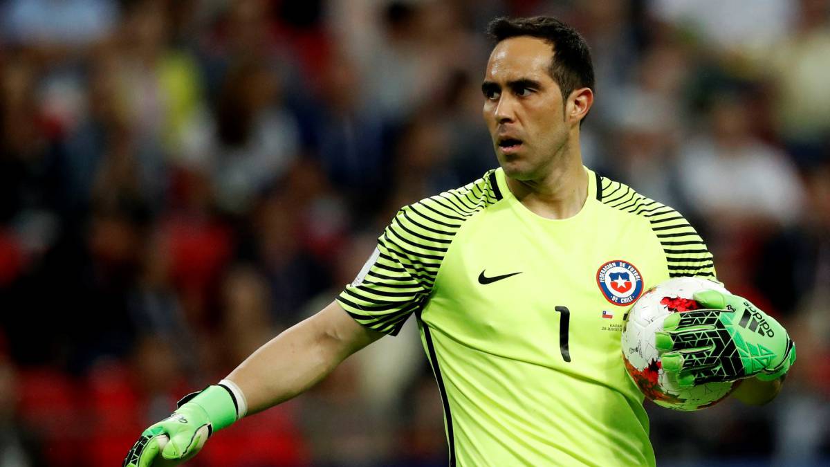 Contra periodistas y futbolistas con micrófono: Claudio Bravo y Nelson Tapia encendieron Twitter