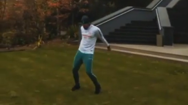 Alisson logró con éxito un desafío de arqueros y festejó como Cristiano Ronaldo