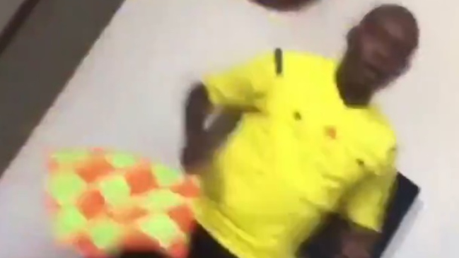 El increíble entrenamiento de un juez de línea en su casa durante su cuarentena