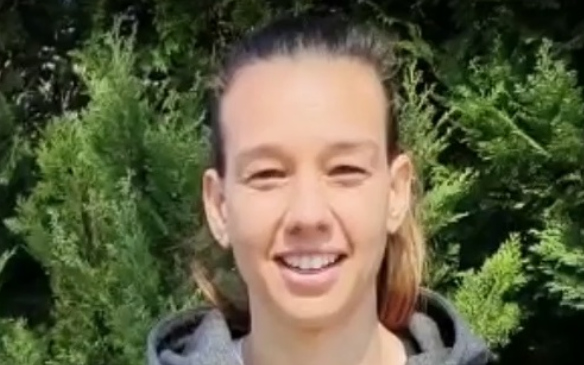 Christiane Endler también entregó una camiseta en apoyo a la Teletón