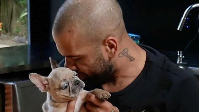 El idioma “perruno” que usó el brasileño Dani Alves para presentar el Instagram de su mascota