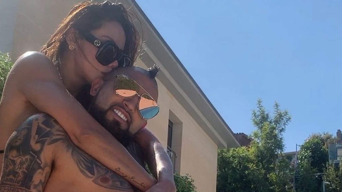 Arturo Vidal pasa la cuarentena regaloneando con su “mamacita”
