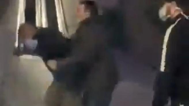 Increíble: Barristas de Barcelona y Espanyol se pelearon en un hospital catalán