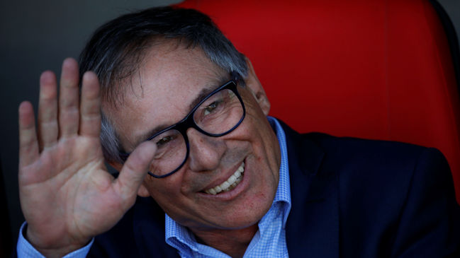 Los nietos de Ariel Holan sorprendieron dedicándole una de las canciones de la UC