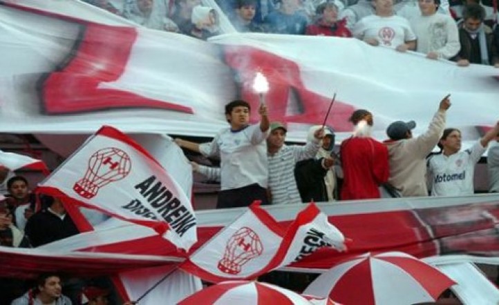 Hincha de Huracán fue detenido por romper la cuarentena para pintar un mural