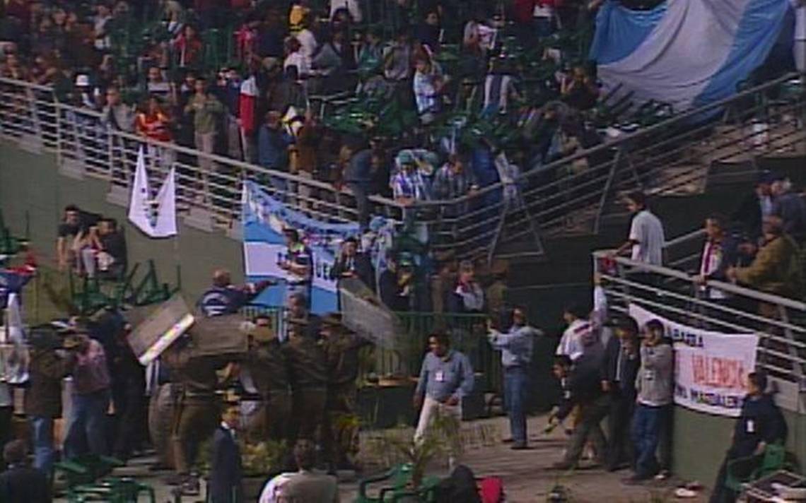La escandalosa serie de los “sillazos” ante Argentina en Copa Davis, 20 años después
