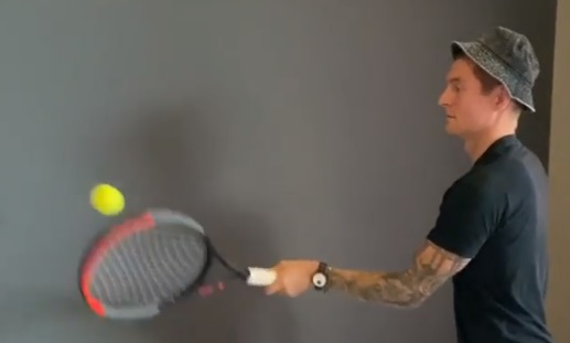 Toni Kroos aceptó con éxito el desafío de Roger Federer