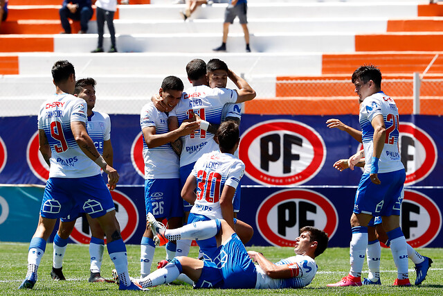 Jugadores de la UC saludaron a hincha cuya esposa fue diagnosticada con coronavirus