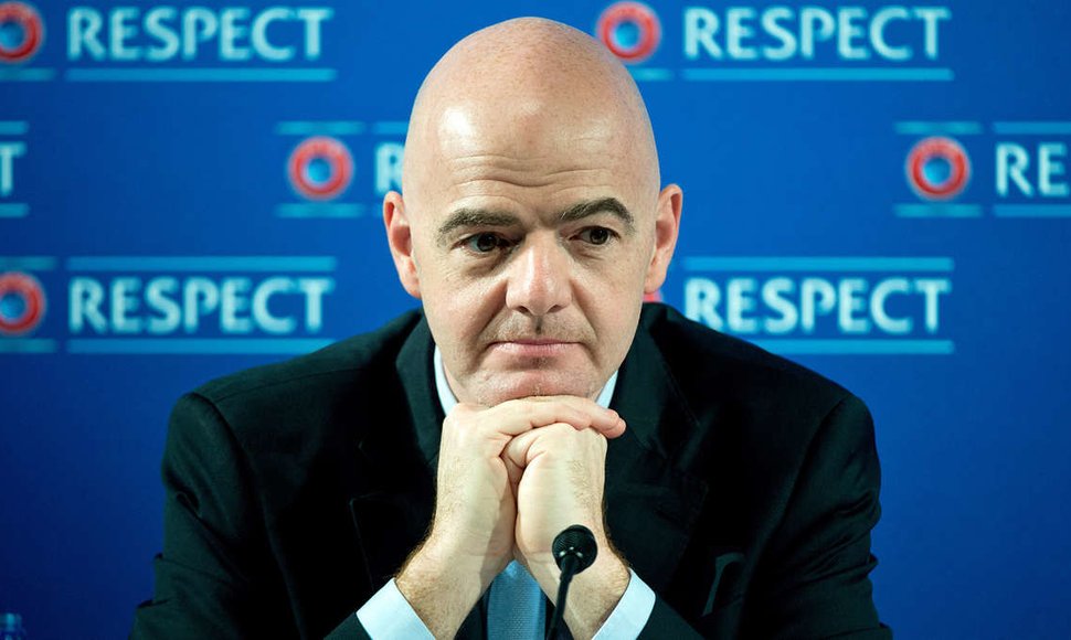 Gianni Infantino: “No merece la pena poner en peligro ni una vida por un partido de fútbol”