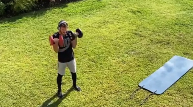 Angelo Henríquez mostró su duro entrenamiento durante el confinamiento