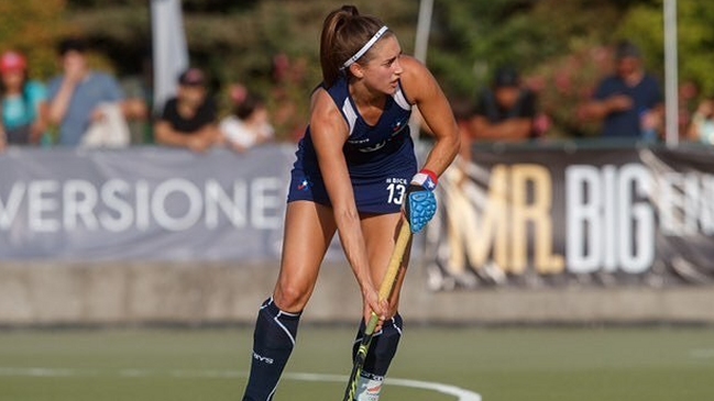 La exigente rutina de yoga de la capitana de las Diablas Camila Caram durante la cuarentena