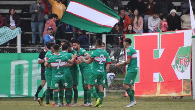 ¿Es de mimbre? Chimbarongo FC presentó su nueva camiseta con un curioso diseño
