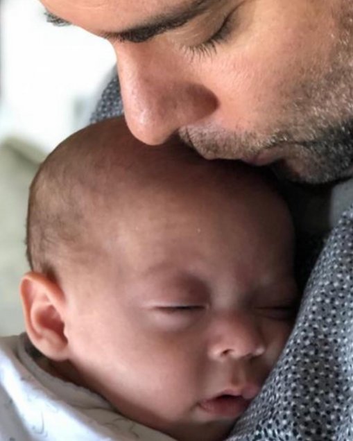 La tierna imagen de Fernando Gozález junto a su hijo: Amor y más amor