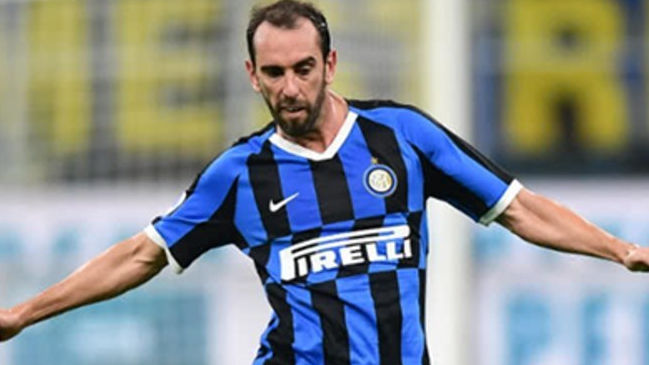 Manchester United inició contactos por el fichaje de Diego Godín