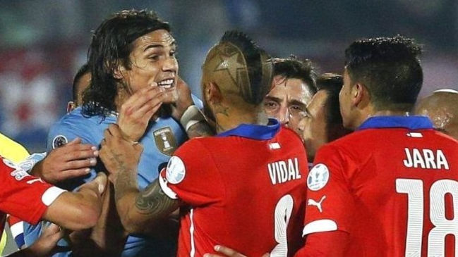 Jara reveló una nueva anécdota del episodio con Cavani: “No se enojó solo por el dedito”