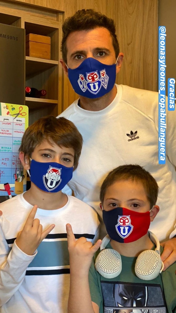 Walter Montillo y sus hijos posaron con mascarillas con el escudo de la U