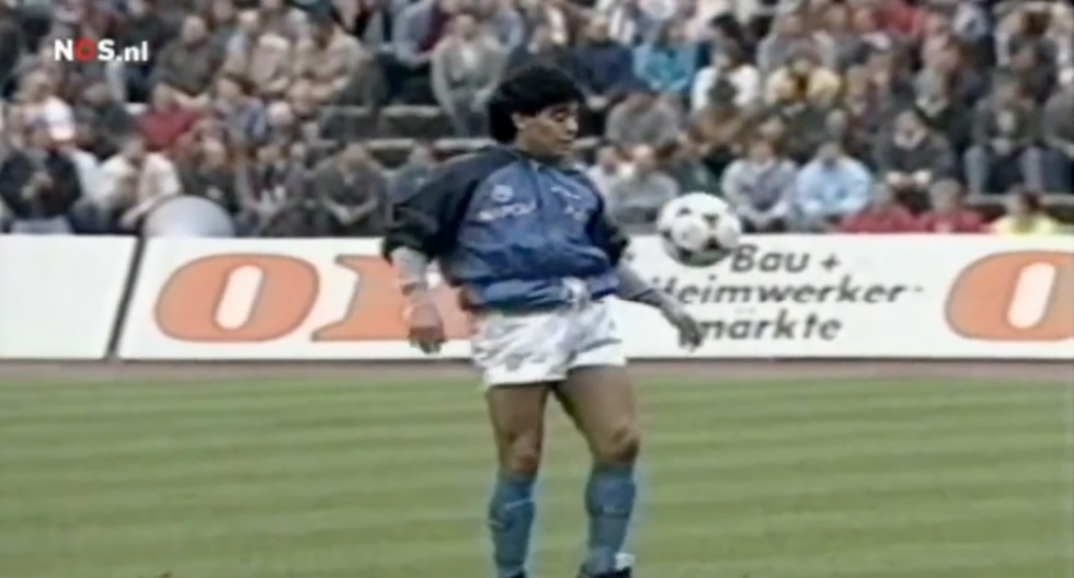 ¡Live is life! Se cumplieron 31 años del recordado calentamiento de Diego Maradona en Napoli