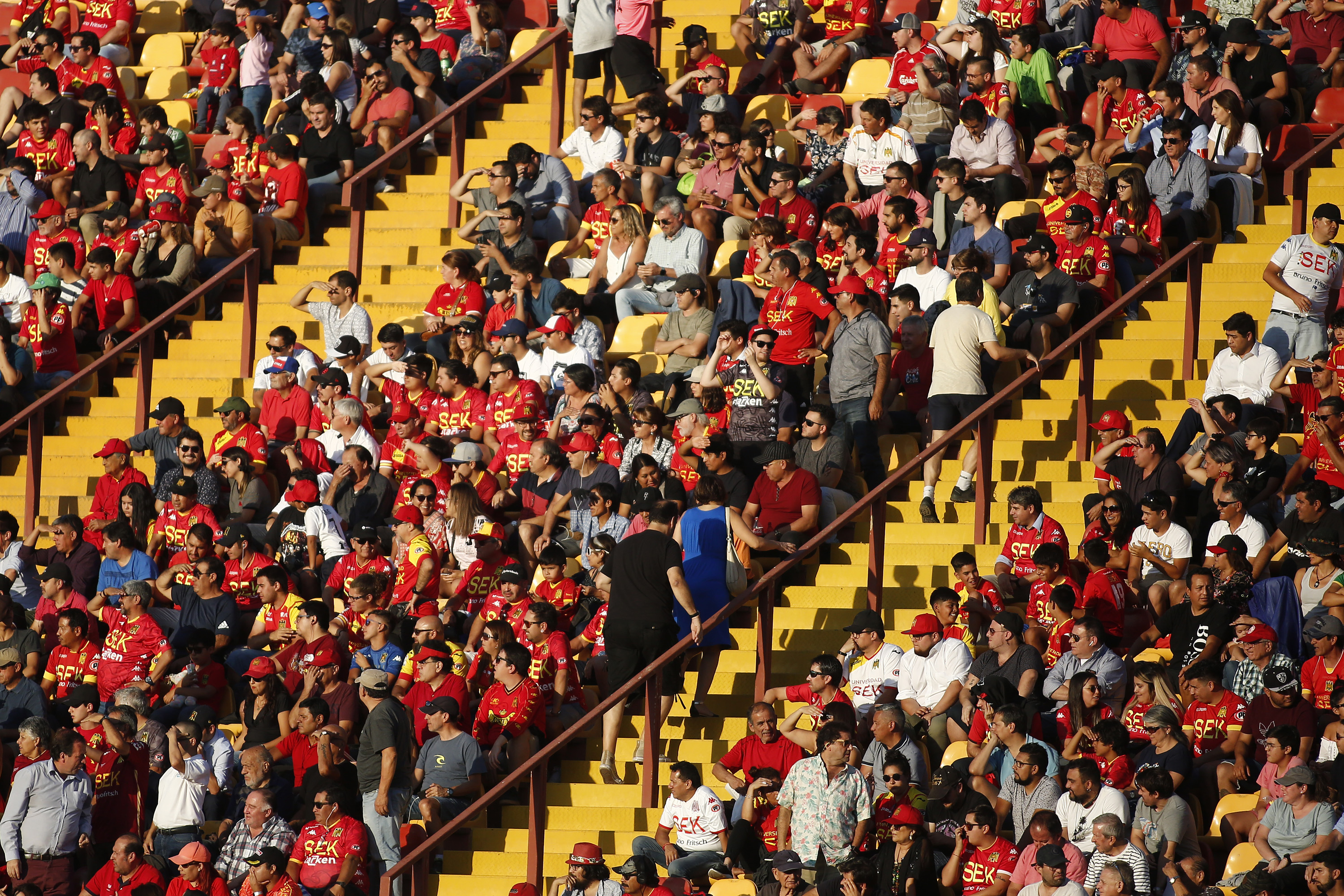 El método que analiza U. Española para el ingreso de hinchas cuando vuelva el fútbol