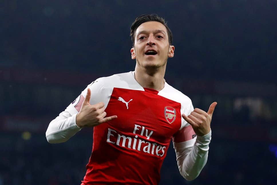 Mesut Ozil se negó a rebaja salarial y desató la polémica en Inglaterra