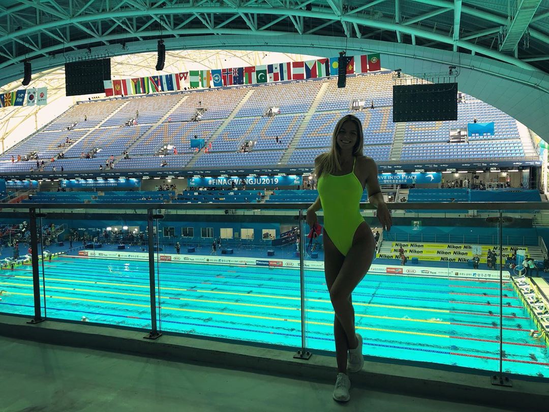Campeona rusa de natación convirtió su cocina en una piscina