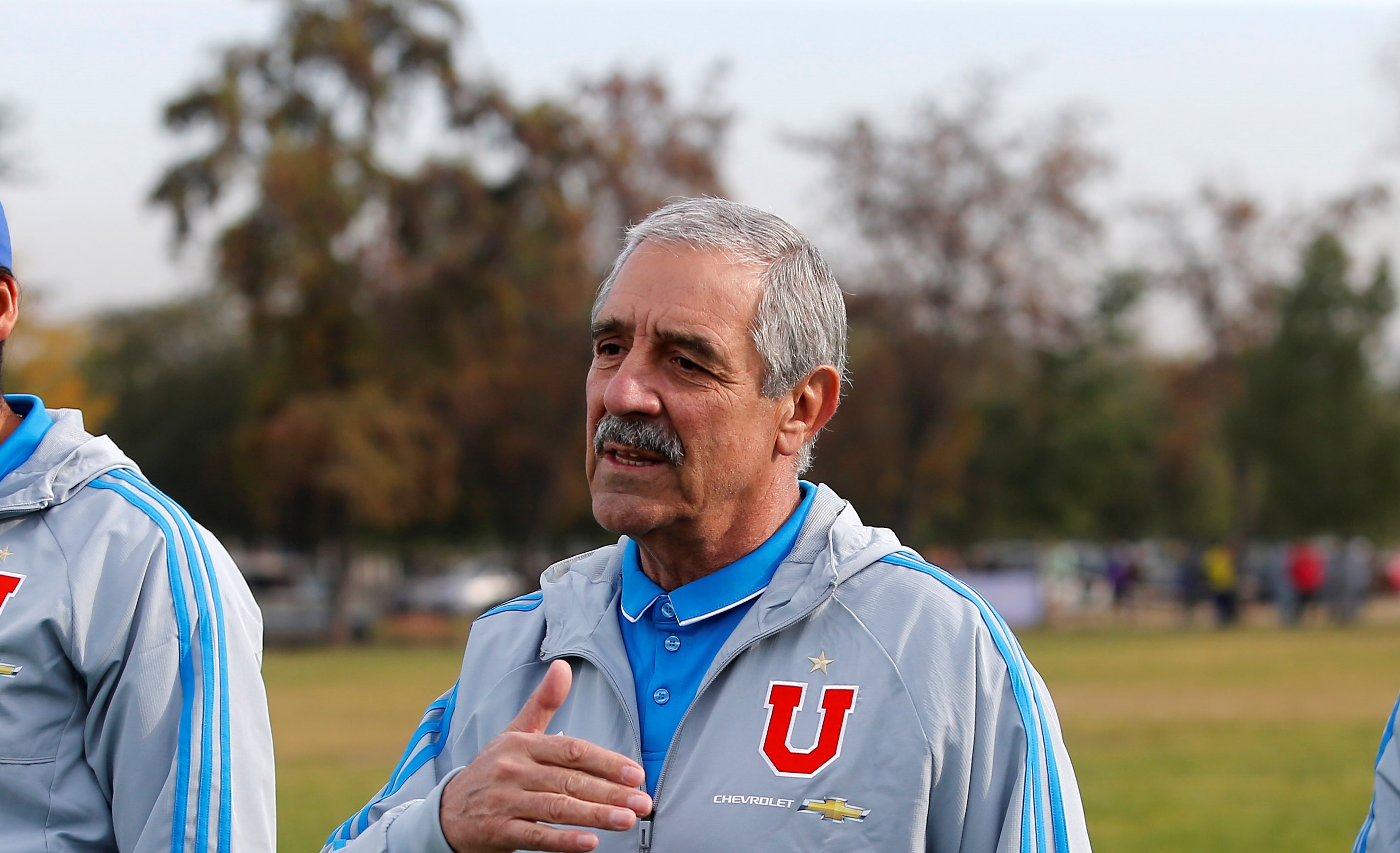 Jorge Socías agradeció ayuda solidaria de la U a sus históricos: Es bueno que nos recuerden