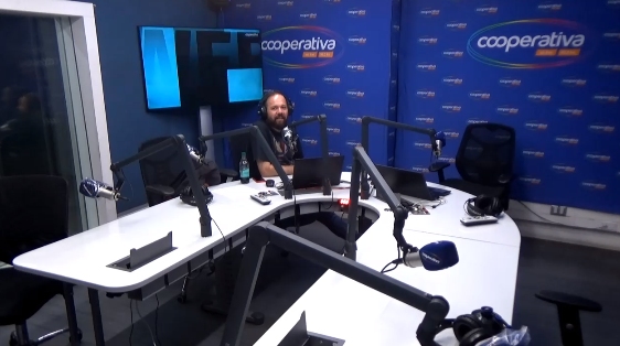 La hilarante tarde de chascarros de Los Portadores de Noticias en Al Aire Libre PM