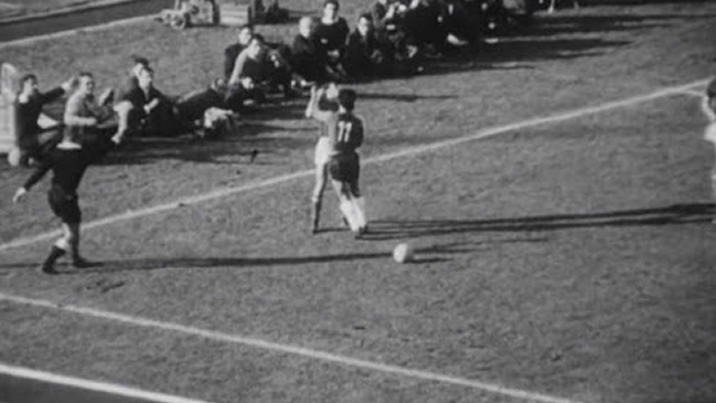 El recordado golpe del cumpleañero Leonel Sánchez a un rival italiano en el Mundial del ’62