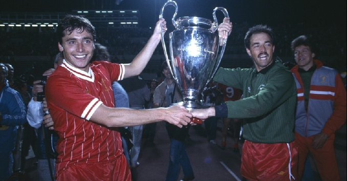 Falleció destacado ex futbolista irlandés