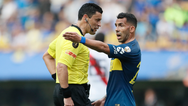 FIFA estudia amonestar a jugadores que escupan al piso cuando regrese el fútbol