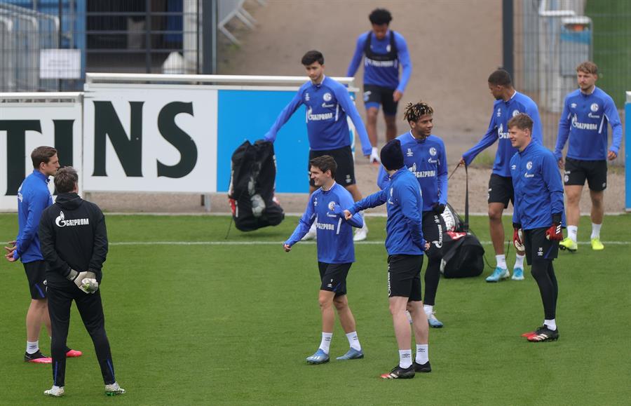 Schalke 04 sigue con sus entrenamientos en medio de estrictas medidas sanitarias