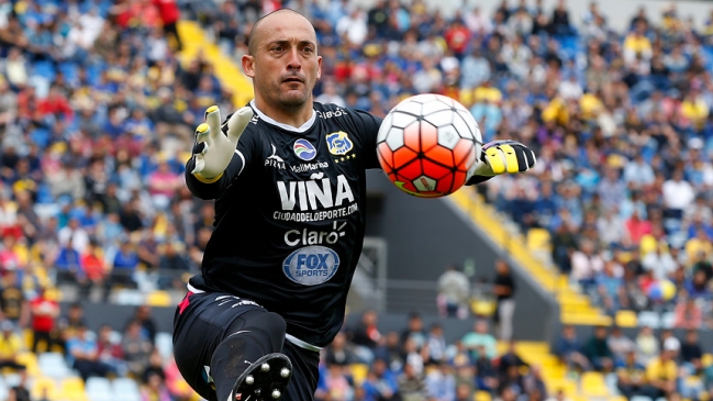 Eduardo Lobos: Hubiera esperado un gesto de los que ganan más dinero en Colo Colo