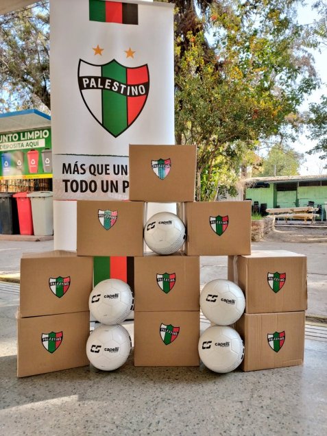 Palestino tuvo jornada solidaria en La Cisterna y Estación Central y donó cajas de mercadería