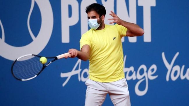 Tenista alemán se convirtió en el primero en jugar un partido con mascarilla