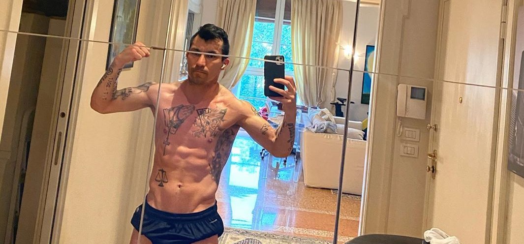 No pudo con el “King”: Gary Medel se sometió al “Vidal Challenge”