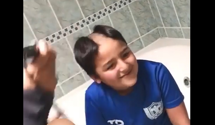 ¡Quedaron iguales! Humberto “Chupete” Suazo rapó a su pequeño hijo