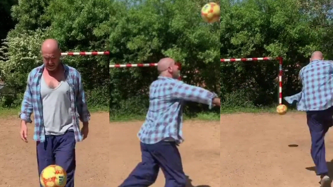 El talento no se pierde: La impecable volea de Eric Cantona a sus 53 años