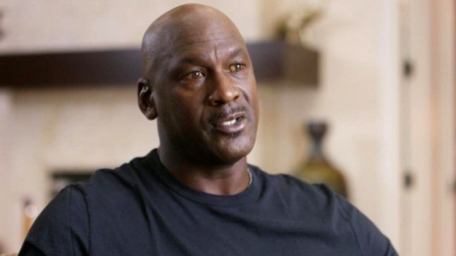 ¿Será alcoholismo? Medio español especuló con el color amarillo de los ojos de Michael Jordan