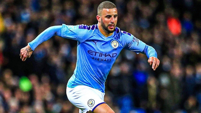 Jugador de Manchester City Kyle Walker rompió la cuarentena tres veces en 24 horas