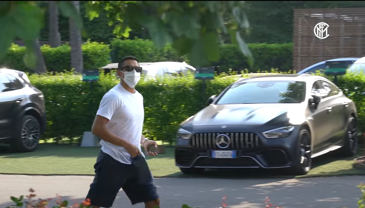 Con mascarilla y lentes de sol: Así fue el retorno a los entrenamientos de Alexis con Inter de Milán