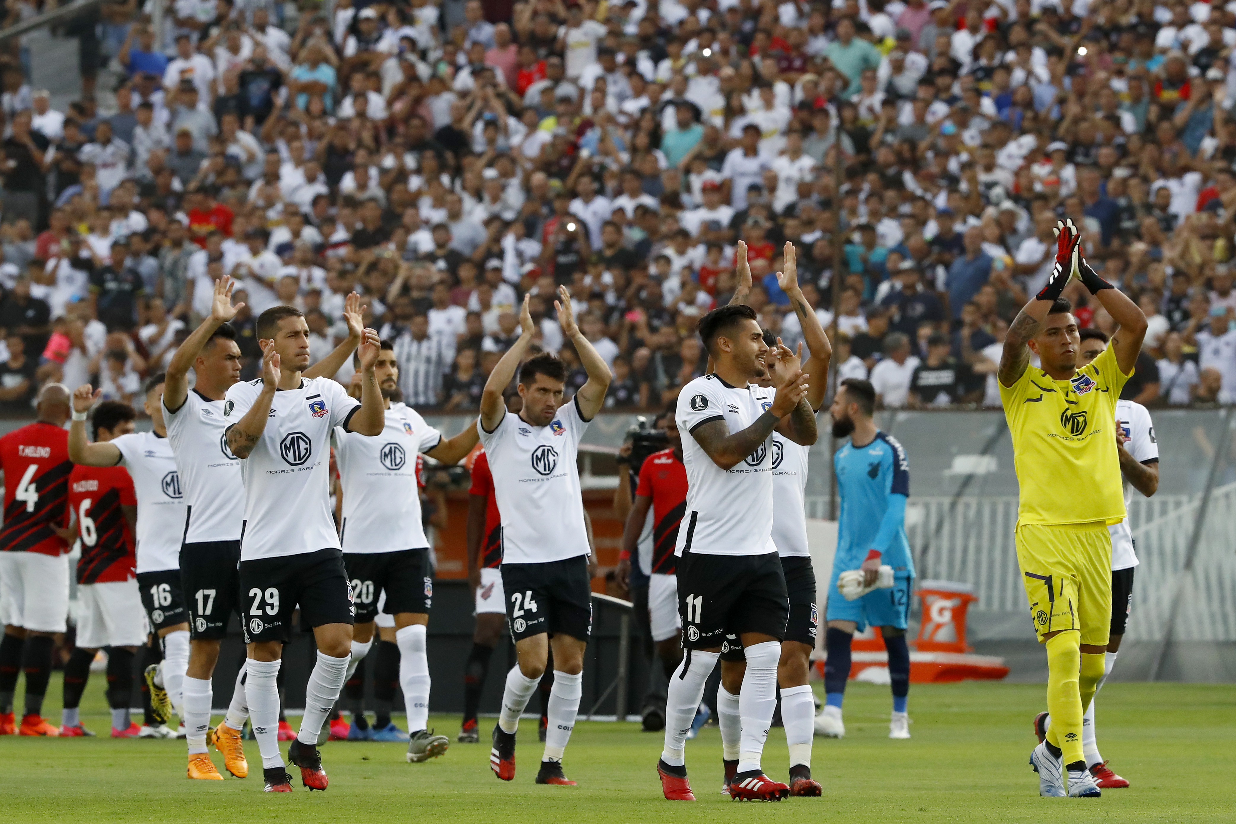 Blanco y Negro hizo una nueva oferta a los jugadores de Colo Colo