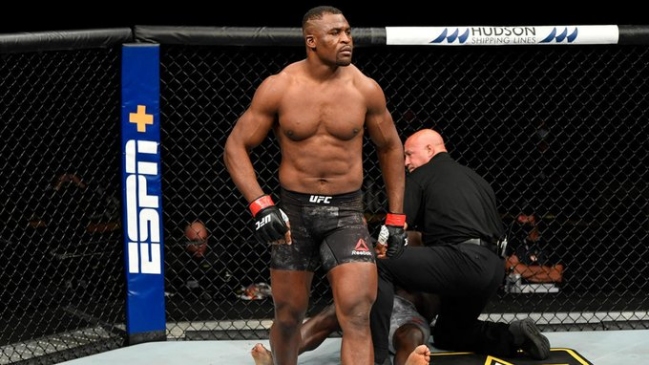 El brutal nocaut de Francis Ngannou a Jairzinho Rozenstruik en el UFC 249