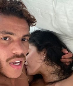 Mexicano Jonathan Dos Santos causó polémica al filtrar foto íntima de su novia