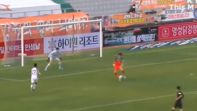 El golazo de taco que revolucionó el regreso del fútbol en Corea del Sur