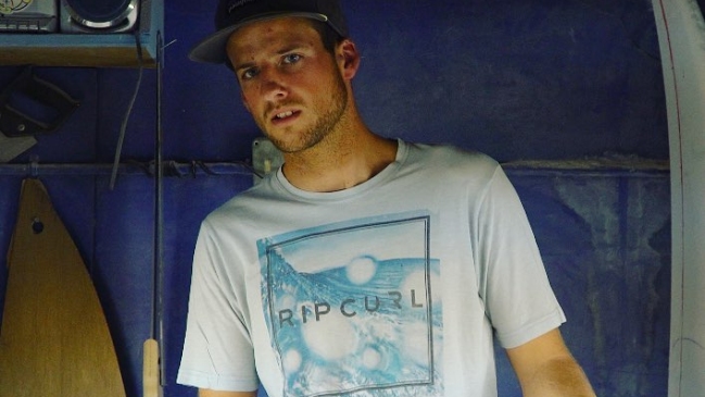 Surfista murió por ataque de un tiburón mientras practicaba en una playa cerrada por el coronavirus